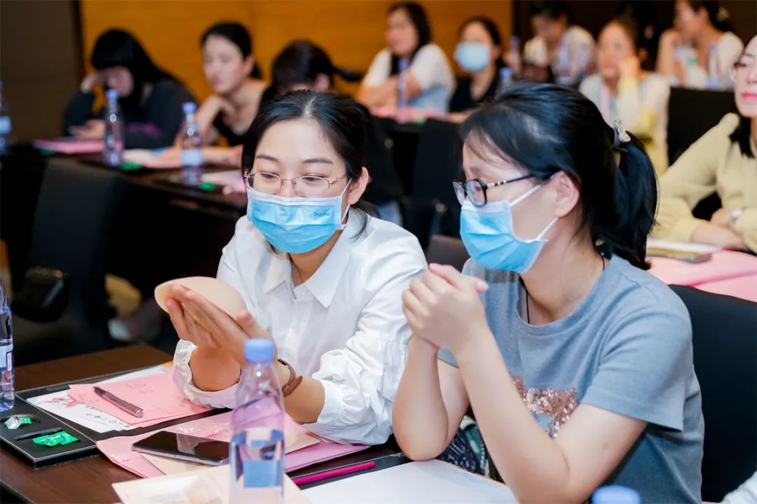 社交障碍以及抑郁等身心伤害却并未得到